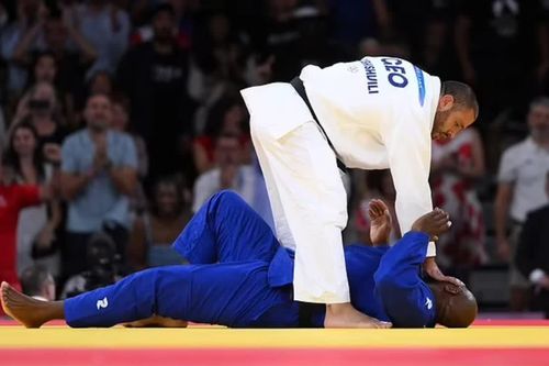 Võ sĩ trả giá đắt bởi hành động phi thể thao tại Olympic