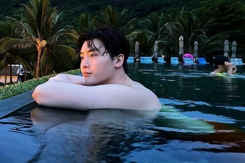 Lee Jong Suk khoe loạt ảnh ở Đà Nẵng