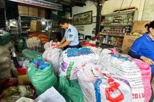 Xử phạt hộ kinh doanh trên 300 kg thực phẩm không rõ nguồn gốc