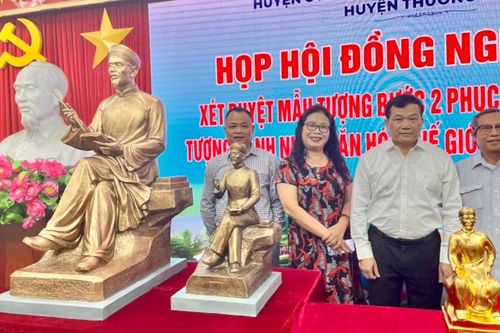 Huyện Thường Tín: xét duyệt bước 2 mẫu tượng Đại thi hào Nguyễn Du