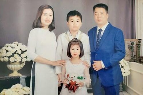 Vợ chồng cùng thi đua