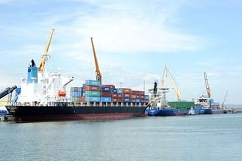 Cần giải pháp đồng bộ để phát triển kinh tế hàng hải miền Trung