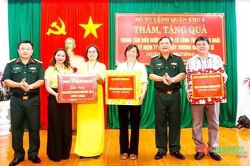 Quân ủy Trung ương, Bộ Quốc phòng tặng quà hơn 2.200 người có công, thân nhân liệt sĩ tại ngũ