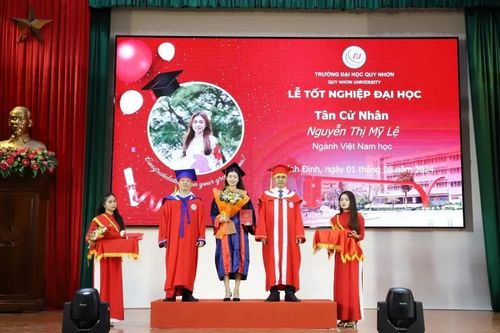 Trường Đại học Quy Nhơn trao bằng tốt nghiệp cho 1.845 tân cử nhân, kỹ sư