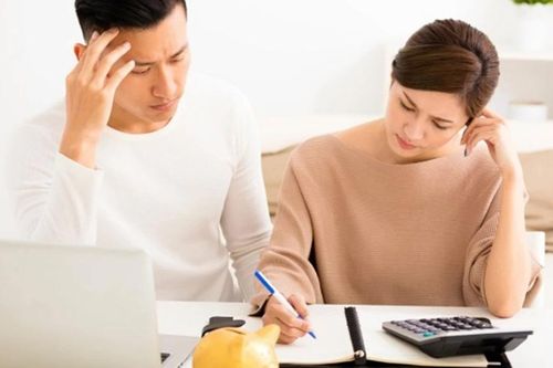 Đàn ông nghĩ gì khi kiếm tiền ít hơn phụ nữ?