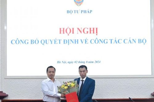 Bổ nhiệm ông Trương Thế Côn làm Tổng Biên tập Tạp chí Dân chủ và Pháp luật