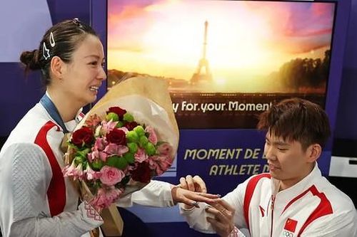 Ngôi sao cầu lông số 1 thế giới được cầu hôn ngay sau khi giành HCV Olympic
