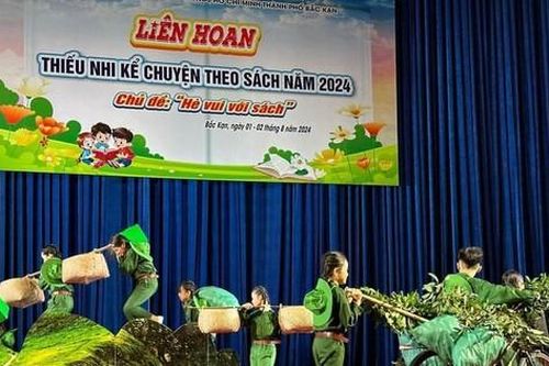 Thiếu nhi Bắc Kạn hào hứng kể chuyện theo sách