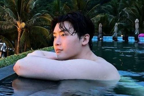 Lee Jong Suk nghỉ dưỡng ở Đà Nẵng