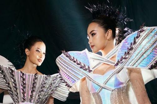 Hoa hậu Ngọc Châu, á hậu Hương Ly catwalk ấn tượng với giày cao gót 30cm