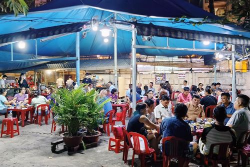 Quán ăn có tên 'ớn lạnh', khách thích mê, xếp hàng chờ thưởng thức ở TPHCM