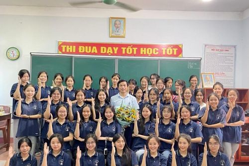 Lớp học toàn nữ ở xứ Lường với kỳ tích 'chưa từng có' ở Kỳ thi tốt nghiệp THPT