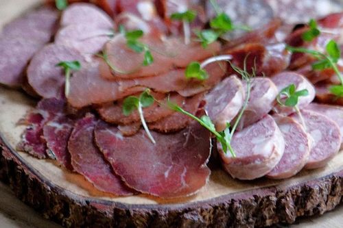 Kolbasa - loại thực phẩm truyền thống mang tính biểu tượng của người Nga
