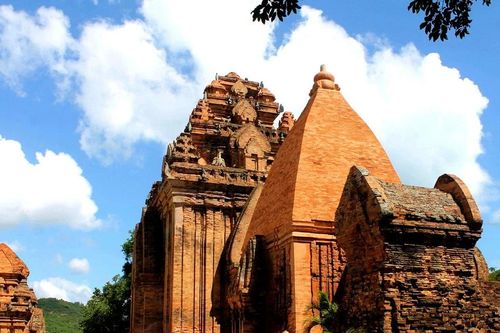 Tham quan Tháp Bà Ponagar về đêm: Tăng trải nghiệm cho du khách
