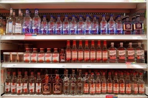 Nga tăng thuế nhập khẩu hoa và rượu từ các nước không thân thiện