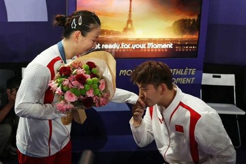 Nữ VĐV Trung Quốc được cầu hôn sau khi giành HCV Olympics