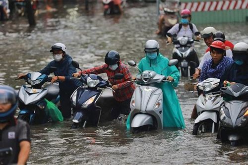 Kinh nghiệm xử lý xe máy không khởi động được do ngập nước mùa mưa bão