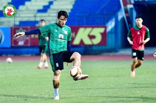 CLB V-League ra quyết định bất ngờ với tiền vệ Việt kiều
