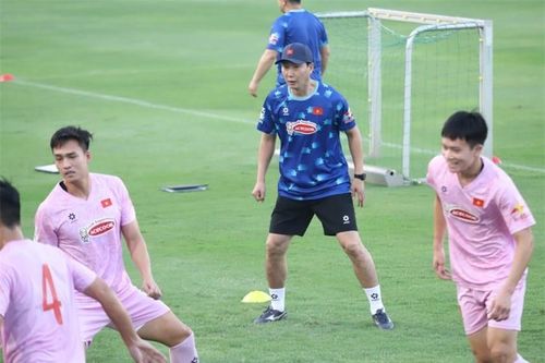 HLV Kim Sang Sik cập nhật hoạt động trước ngày ĐT Việt Nam hội quân