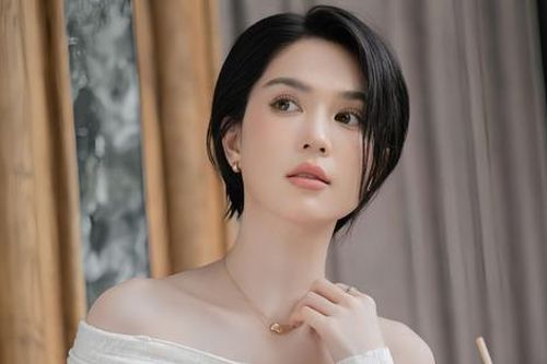 Đẳng cấp quý cô: Ngọc Trinh mua trọn bộ kim hoàn hơn 1 tỷ đồng
