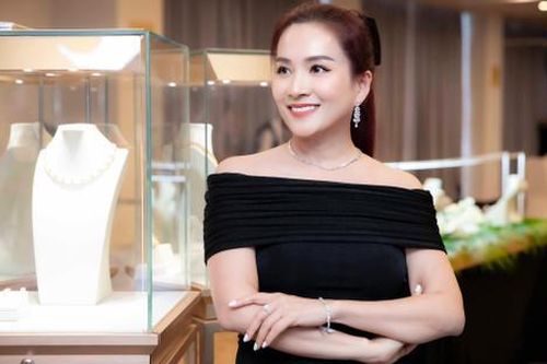 Vợ Bình Minh lấy lại vẻ đẹp thanh xuân nhờ bí quyết ít ai ngờ tới