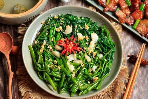Rau muống xào tỏi của Việt Nam lọt top món ngon nhất thế giới