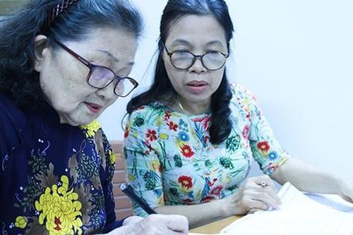 Những ông bà U80 miệt mài đi học tiếng Anh