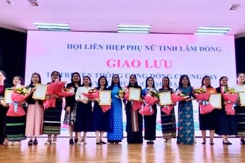 Giao lưu Tổ truyền thông cộng đồng chung tay đẩy lùi hủ tục