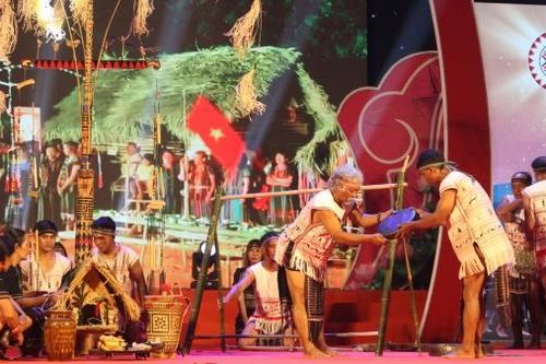 Tái hiện lễ Nhô R'hê của đồng bào K'Ho tại Hội thi diễn xướng dân gian văn hóa các dân tộc