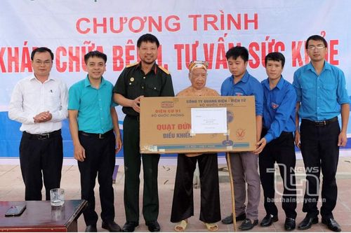 Thi đua gương mẫu gắn với học và làm theo Bác