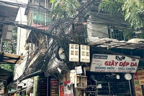 'Mạng nhện' cáp điện - Hiểm họa cháy nổ rình rập mùa nắng nóng