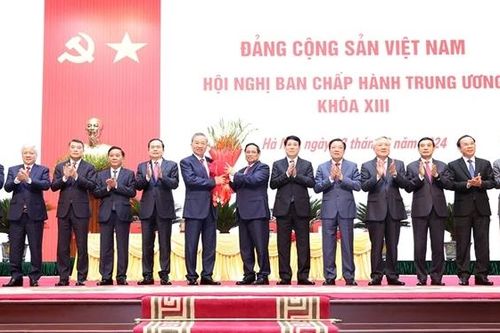 Tổng Bí thư, Chủ tịch nước Lào Thongloun Sisoulith chúc mừng Chủ tịch nước Tô Lâm được bầu giữ chức Tổng Bí thư