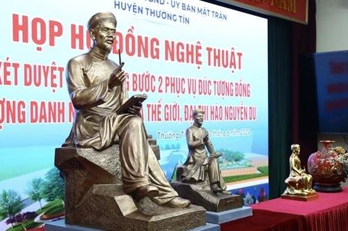 Họp hội đồng nghệ thuật về xây dựng tượng đài Nguyễn Du
