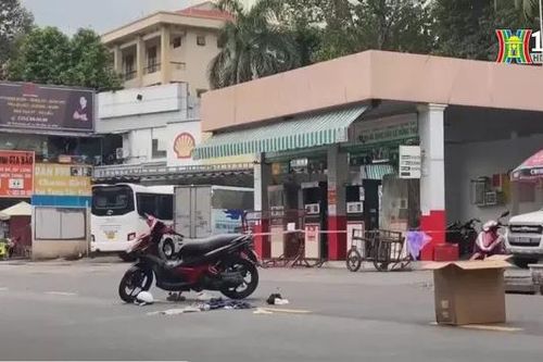 Va chạm với ô tô con khiến 2 người thương vong
