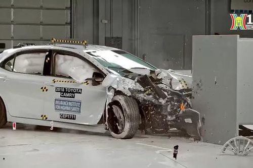 Tập đoàn Toyota bị yêu cầu sửa lỗi 7 mẫu xe