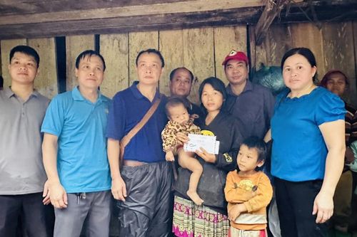 Thăm, hỗ trợ gia đình nạn nhân vụ sạt lở đất tại huyện Bảo Lâm