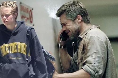 Shiloh một mình trên phố, lần đầu xuất hiện sau khi phiên tòa xin bỏ họ của bố Brad Pitt bị hoãn