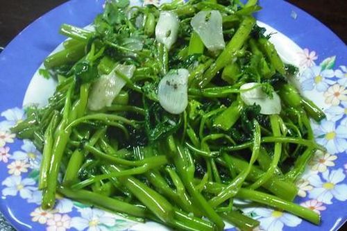 Ăn rau muống xào tỏi có tăng cân không?