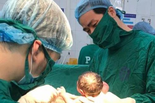 Sản phụ vờ đau bụng, đòi sinh con sớm để tránh 'tháng cô hồn', bác sĩ cảnh báo nguy cơ