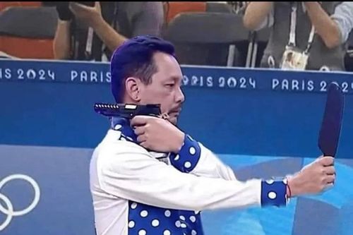 Sự thật về bức ảnh 'xạ thủ bắn qua gương' tại Olympic 2024