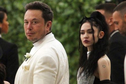 Elon Musk và bạn gái cũ đưa nhau ra tòa