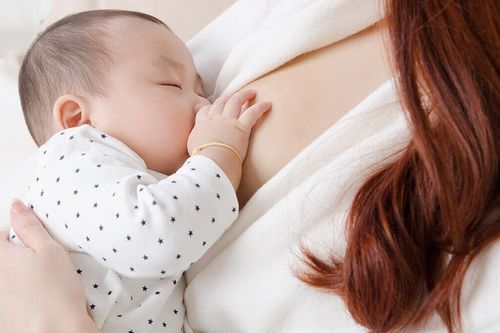Trẻ bú mẹ hoàn toàn giúp giảm nguy cơ mắc bệnh tiểu đường