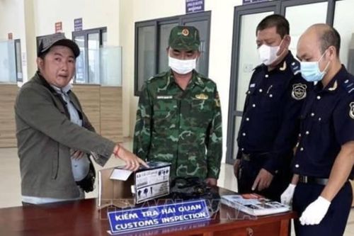 Vận chuyển trái phép hơn 1,2kg vàng qua biên giới