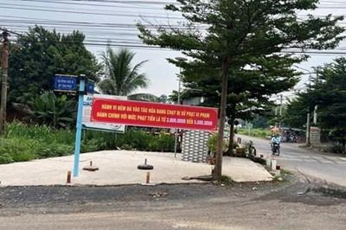 An toàn giao thông: Cần quyết liệt ngăn chặn hành vi ném đất, đá lên tàu