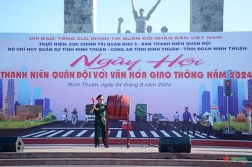 Ngày hội 'Thanh niên Quân đội với văn hóa giao thông'