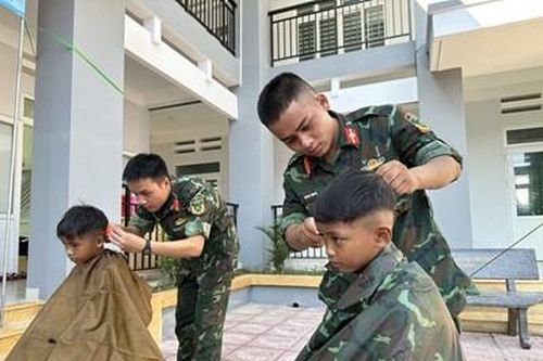 Trường Sĩ quan Thông tin tổ chức Chiến dịch 'Hành quân xanh' năm 2024