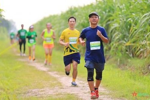 Hơn 3.000 vận động viên tham gia giải chạy băng đồng tại Tây Ninh