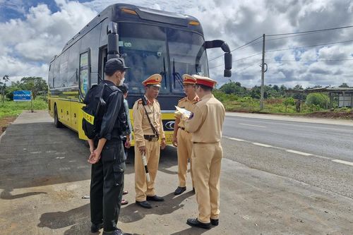 CSGT Công an Đắk Nông liên tiếp phát hiện nhiều tài xế lái xe khách có sử dụng ma túy