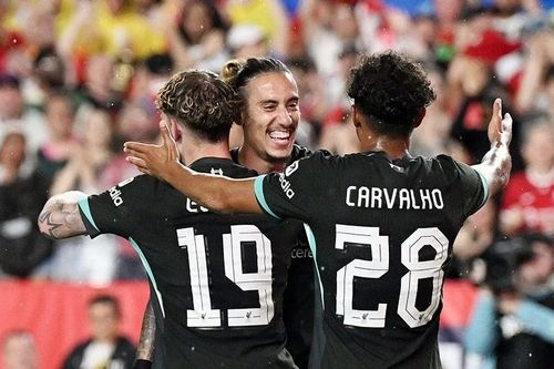 Liverpool kết thúc chuyến du đấu khi đánh bại Man.United 3-0