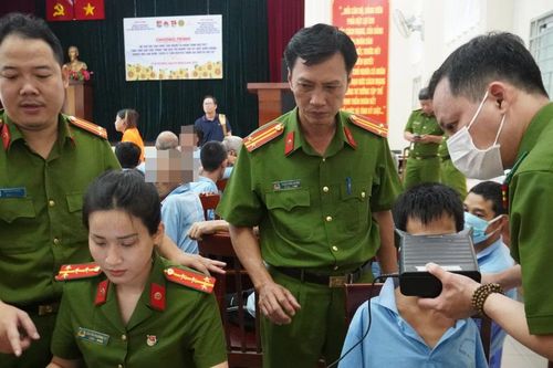 Cấp căn cước cho nhân khẩu đặc biệt ở Trung tâm Bảo trợ người tàn tật Hiệp Bình Chánh